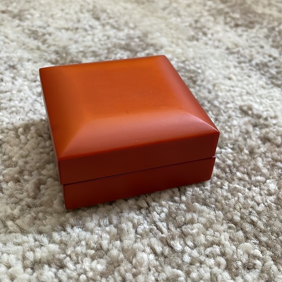 Gold Horseshoe Earrings from Rusty Brown - Picture 4 of 7